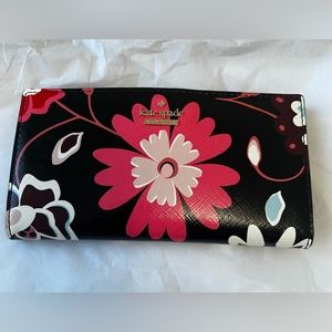 Kate Spade floral wallet. Never used